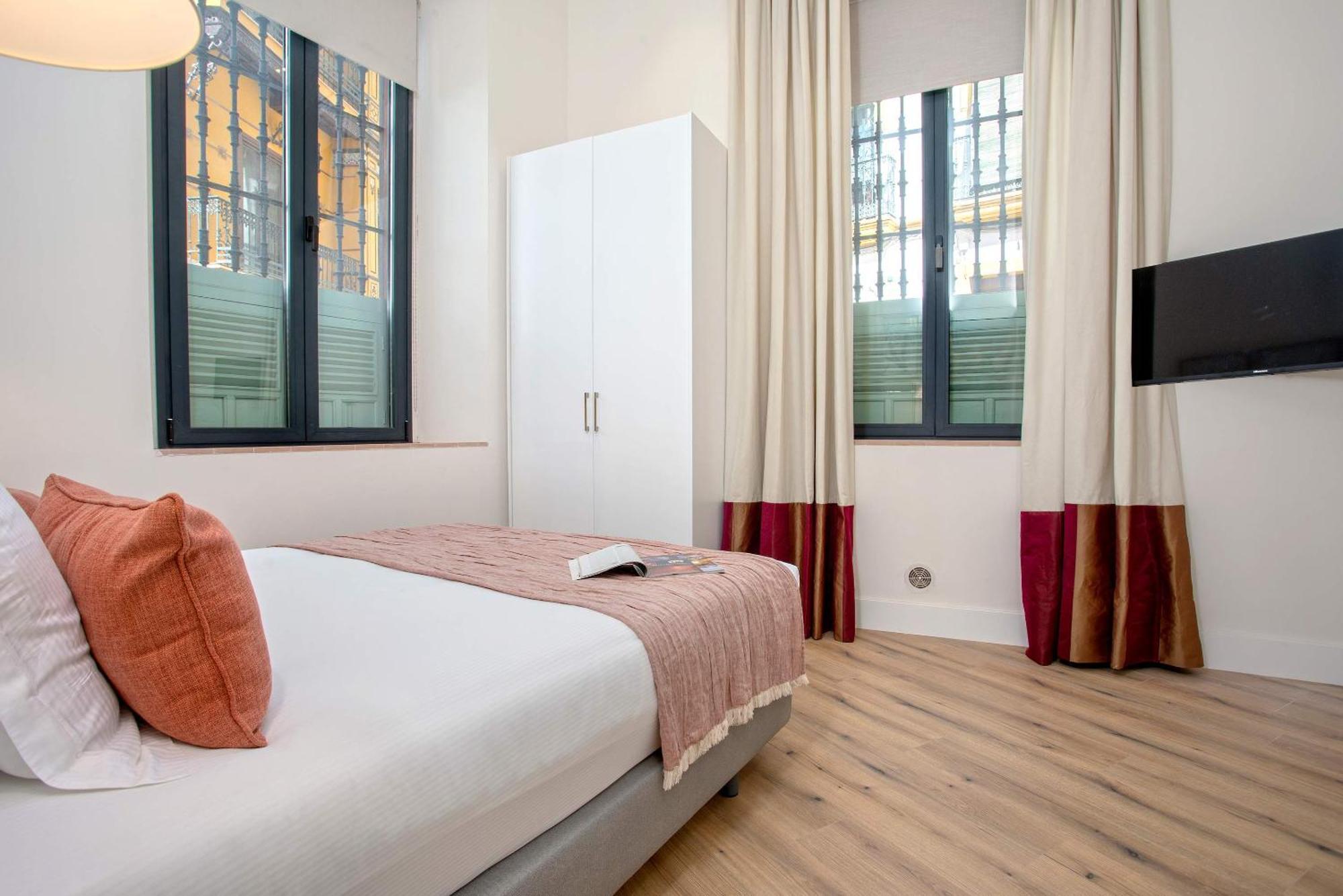 Genteel Rodrigo Caro Apartment *